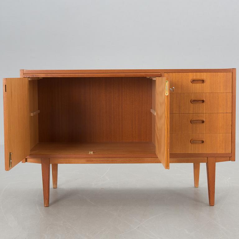 SIDEBOARD, 1900-talets mitt.