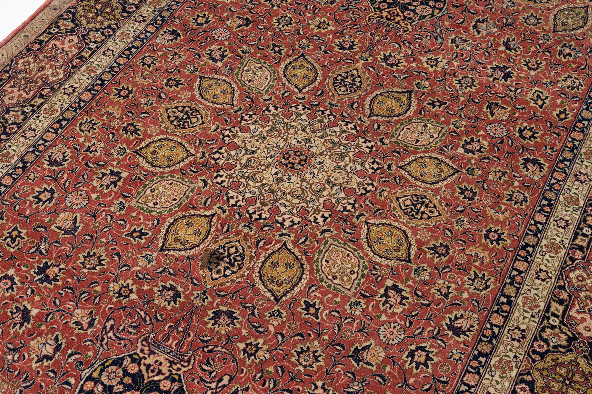 Matta, Täbriz, ca 285 x 125 cm.