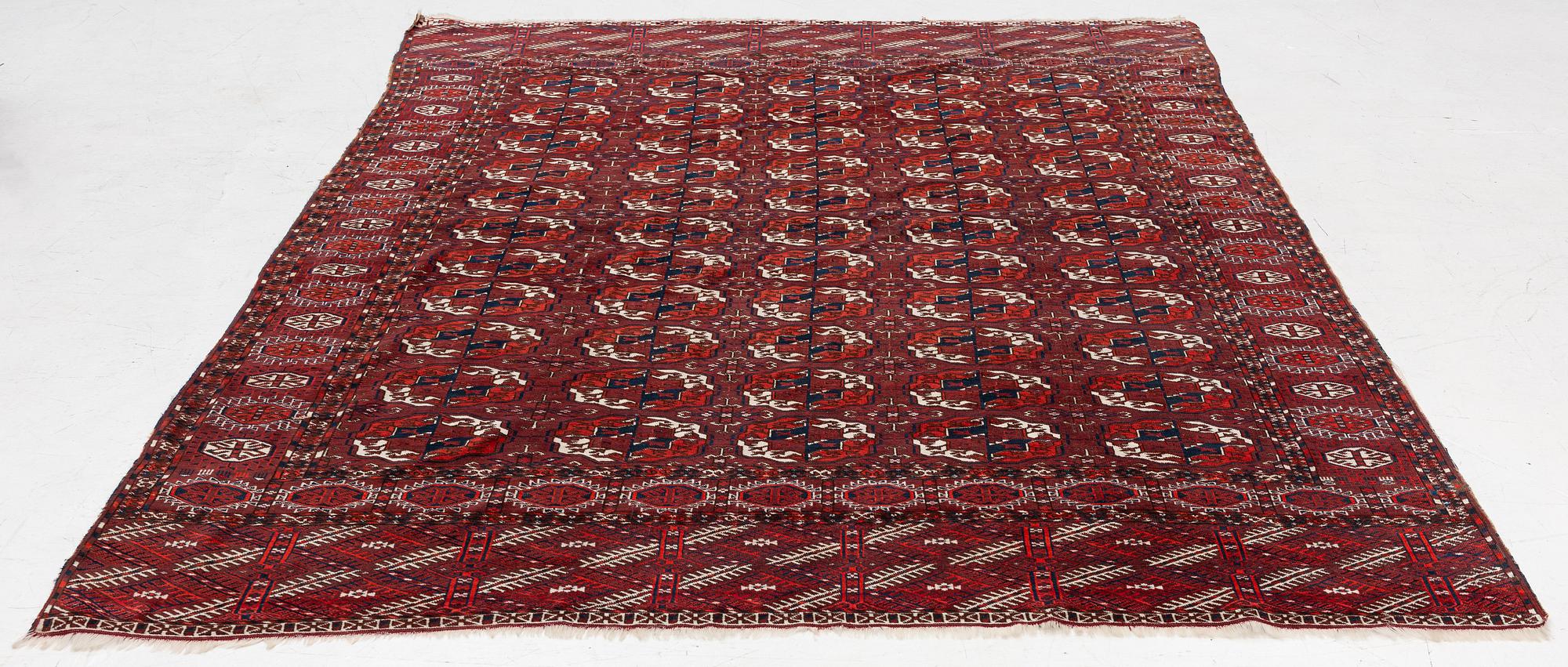 A Turkmen carpet, c. 293 x 210 cm.