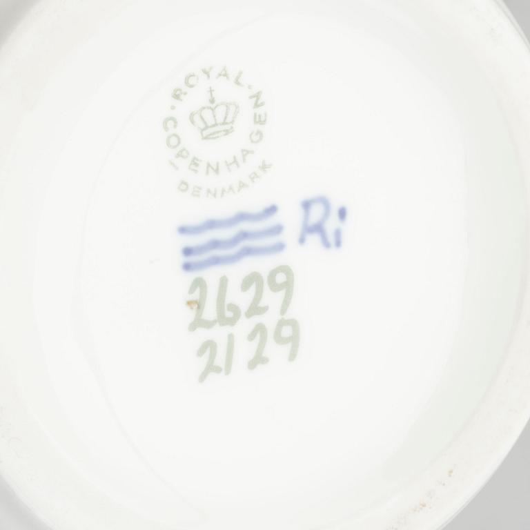 VASER, 2 st porslin Royal Copenhagen samt YTTERFODER, Bing & Gröndahl porslin 1900-talets adnda hälft.