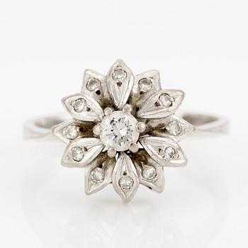 Ring, 18K white gold, star-shaped with diamonds.