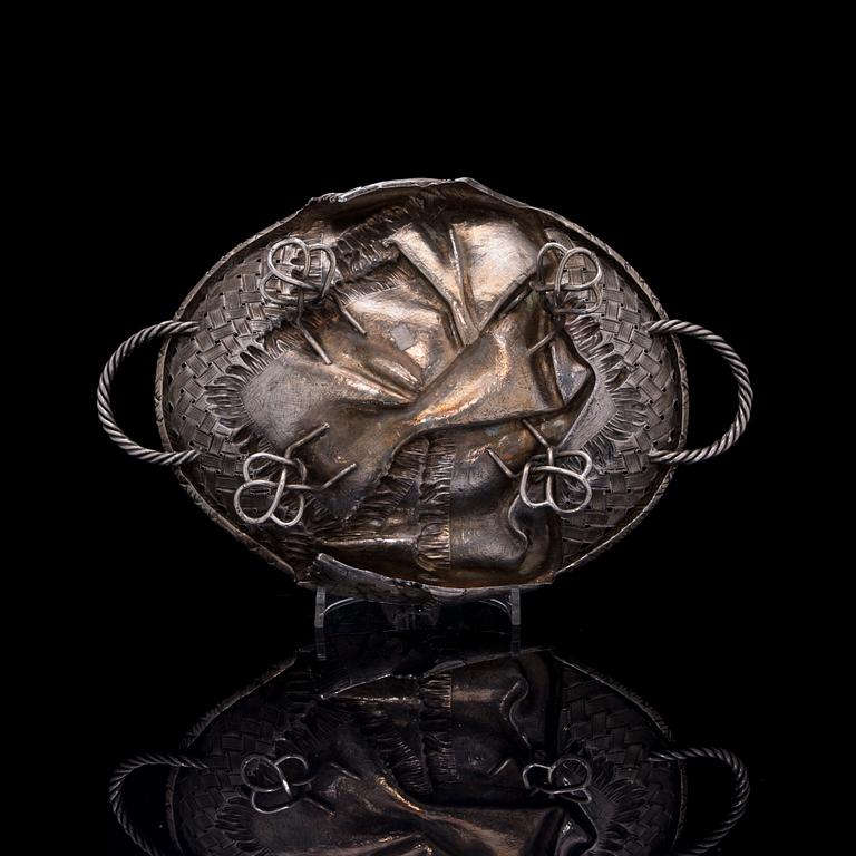 BRÖDKORG, silver. Moskva, Petr Loskutov 1883. Vikt 545 g.