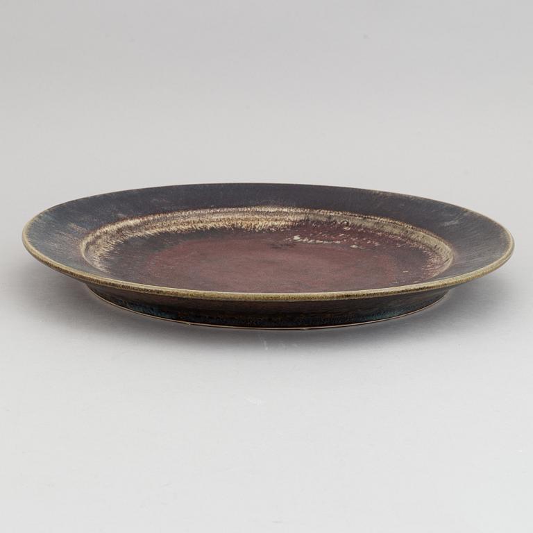 Stig Lindberg, a stoneware dish, Gustavsberg studio, Sweden 1977.