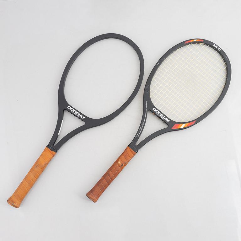 2 stycken tennisracketar. Donnay. Speciellt framtagna mid 25 racket i trä.