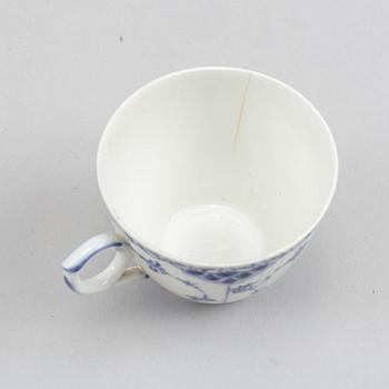 Royal Copenhagen, mat- samt kaffeservis, 85 delar, porslin. "Musselmalet", Danmark, 1900-tal.