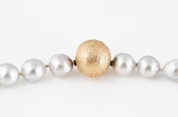 COLLIER, odlade pärlor med lås i 14K guld, Ole Lynggaard, Danmark. Vikt 47,6 gram.
