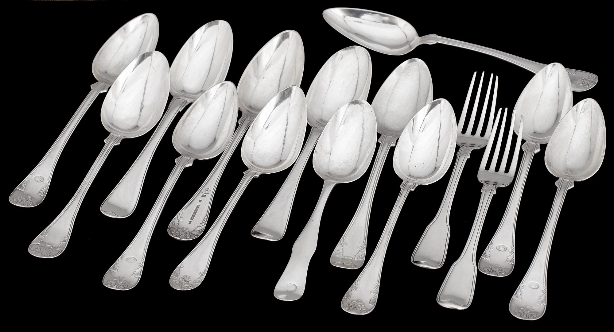 PARTI BESTICK, 15 delar, silver, bl a Pehr Zethelius, främst Sverige 1700-1800-tal. Totalvikt c:a 920 gram.