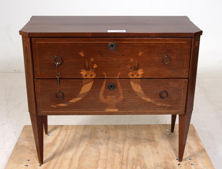 BYRÅ, gustaviansk stil, 1900-tal.