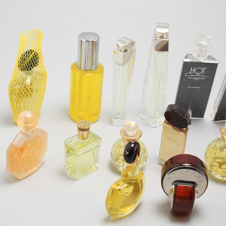 17 so called factices and 7 perfume testers.