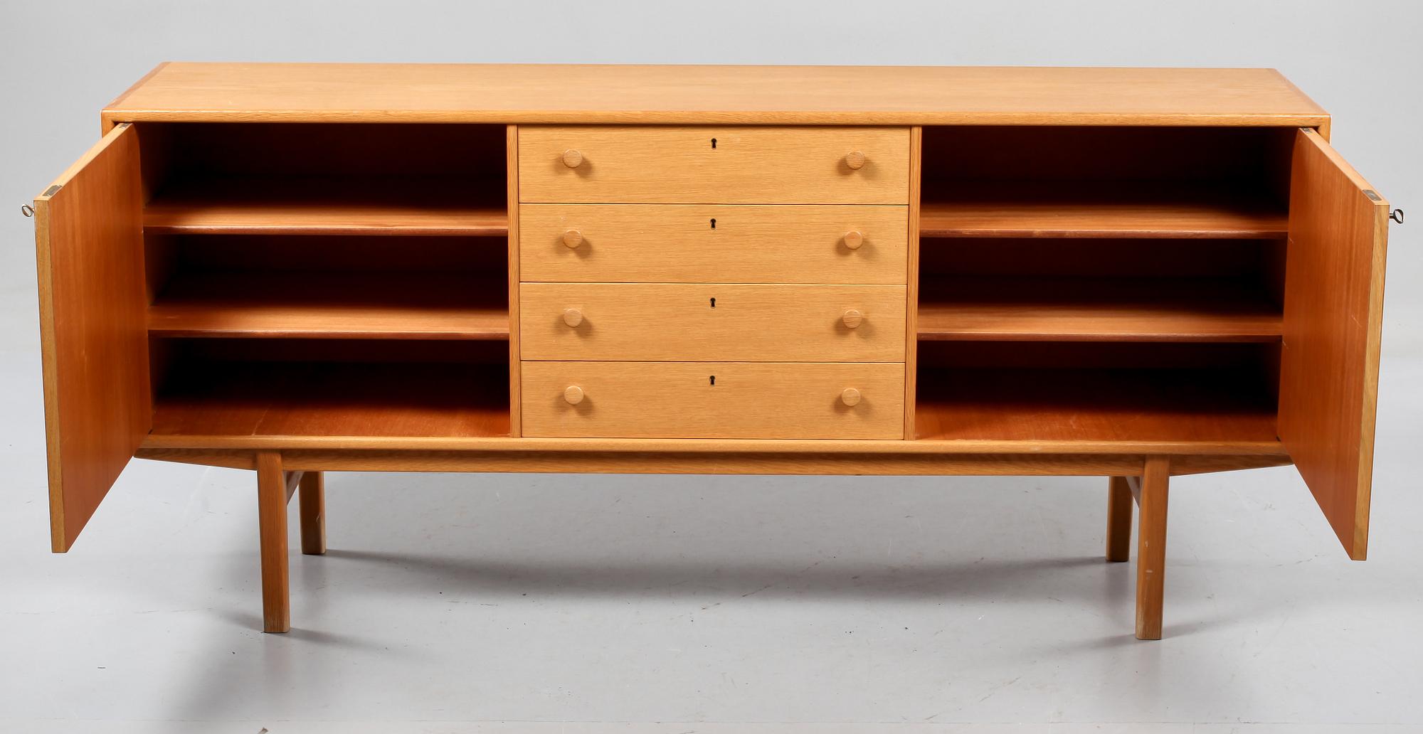 SIDEBOARD, 1900-talets tredje kvartal.