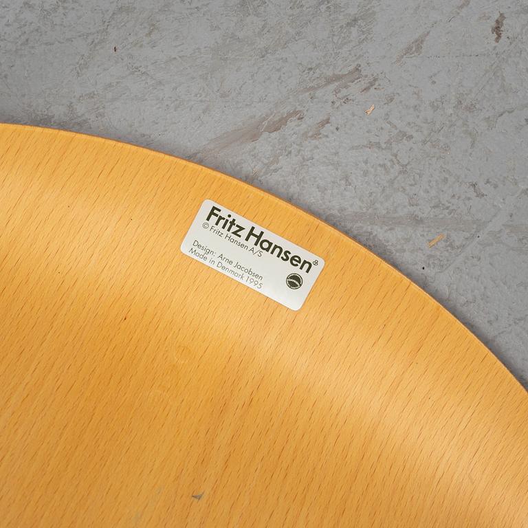 ARNE JACOBSEN, stolar 6 st, ”Sjuan”, Fritz Hansen, Danmark, 1995.