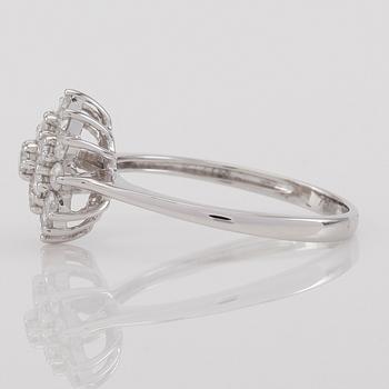 RING, 18K vitguld och diamanter tot ca 0.61 ct.