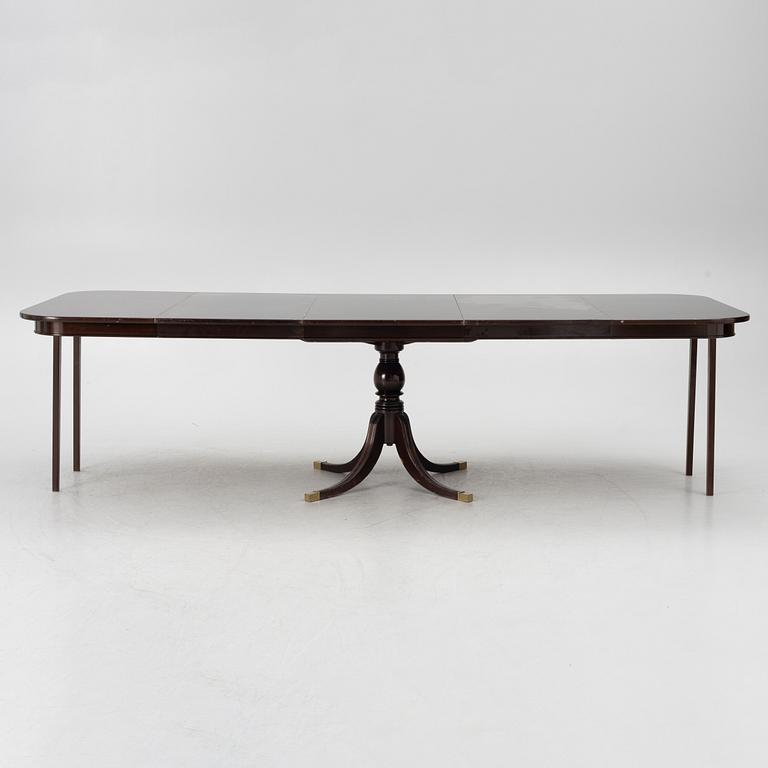 An English style dining table, 20th century.