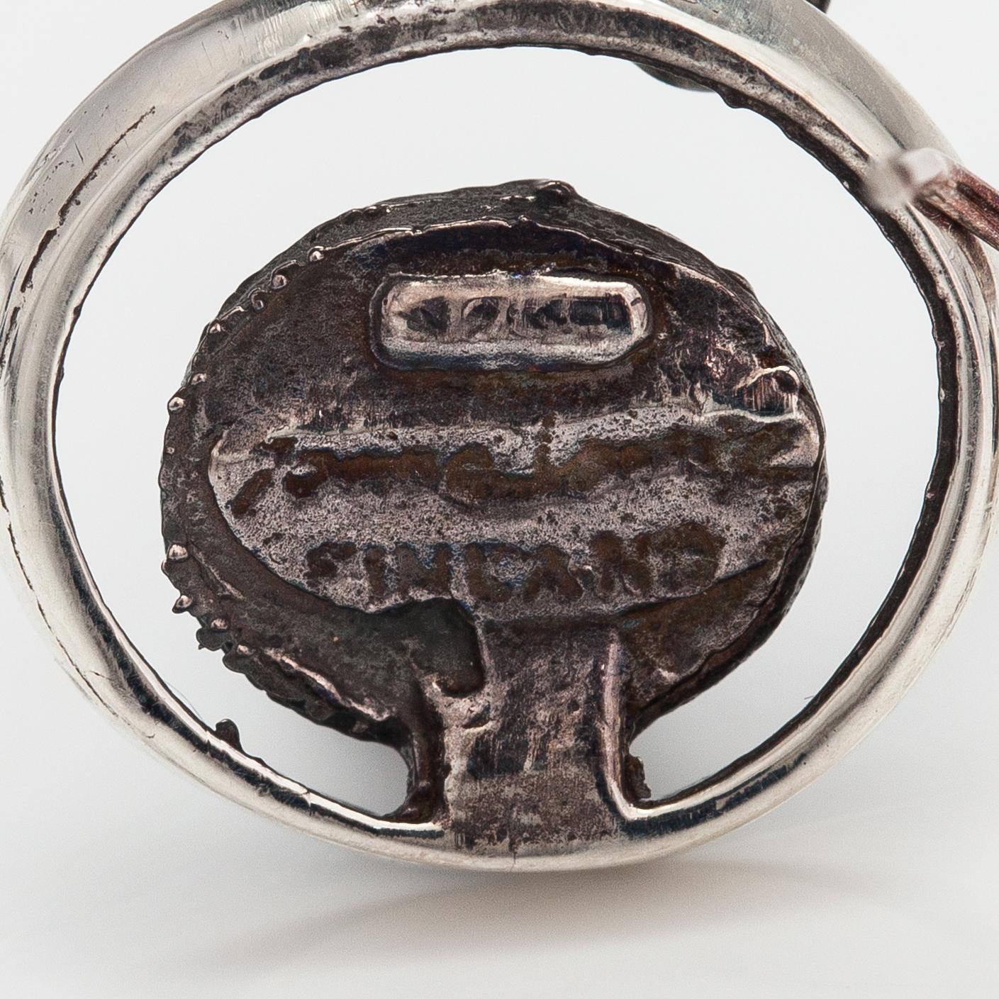 Jorma Laine, Örhängen "Mörökölli", silver. Turun Hopea, Åbo.