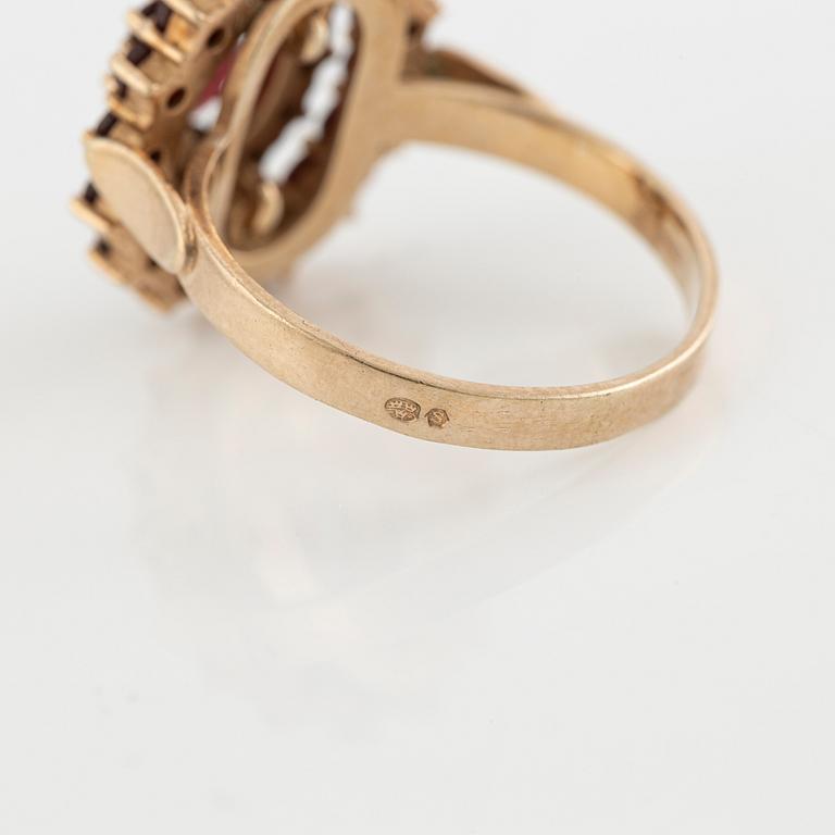 Två ringar med granater och rosa turmalin.