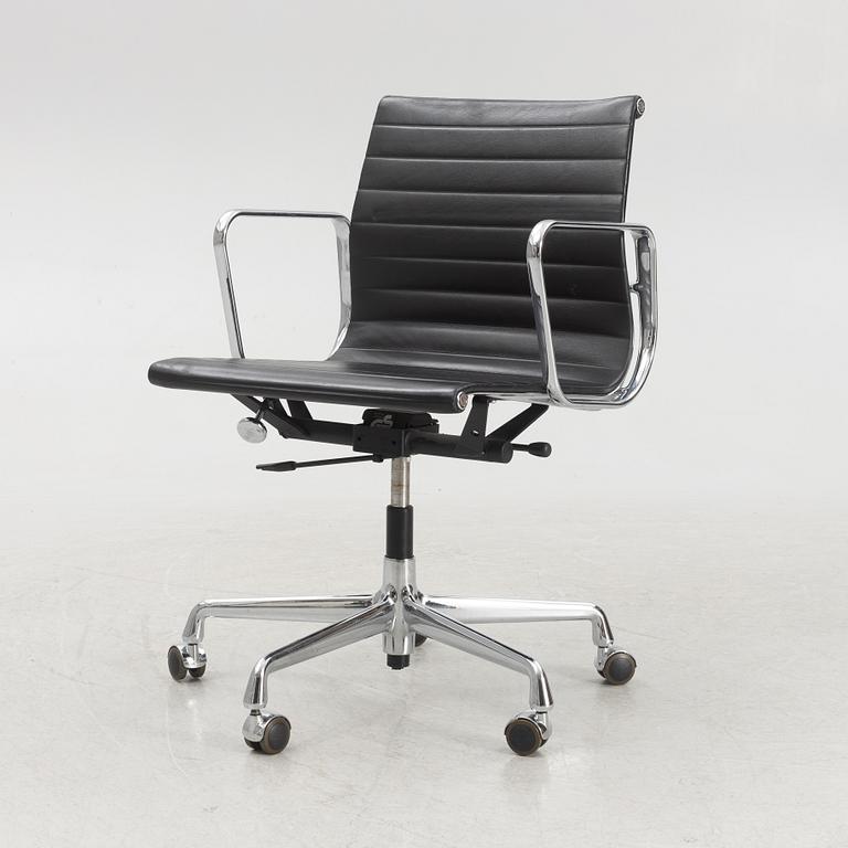 Charles & Ray Eames, kontorsstol, "EA117" Vitra.