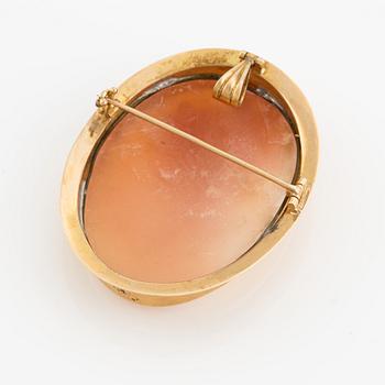 Brooch/pendant in 18K gold with shell cameo.