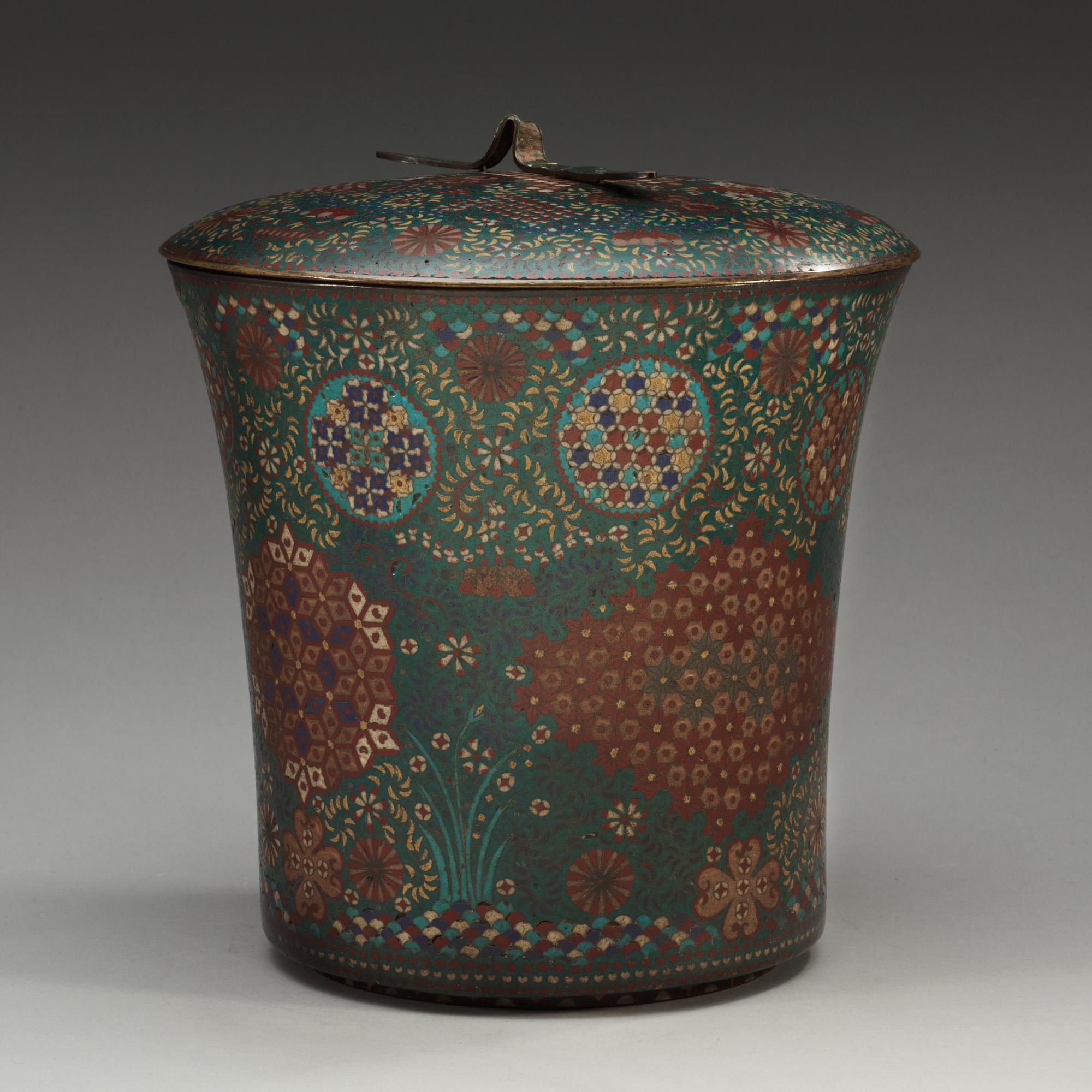 KÄRL med LOCK, cloisonné. Japan, Meiji (1868-1912).