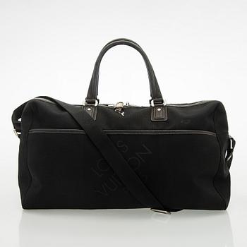 Louis Vuitton, a Damier Geant 'Albatros' weekendbag.