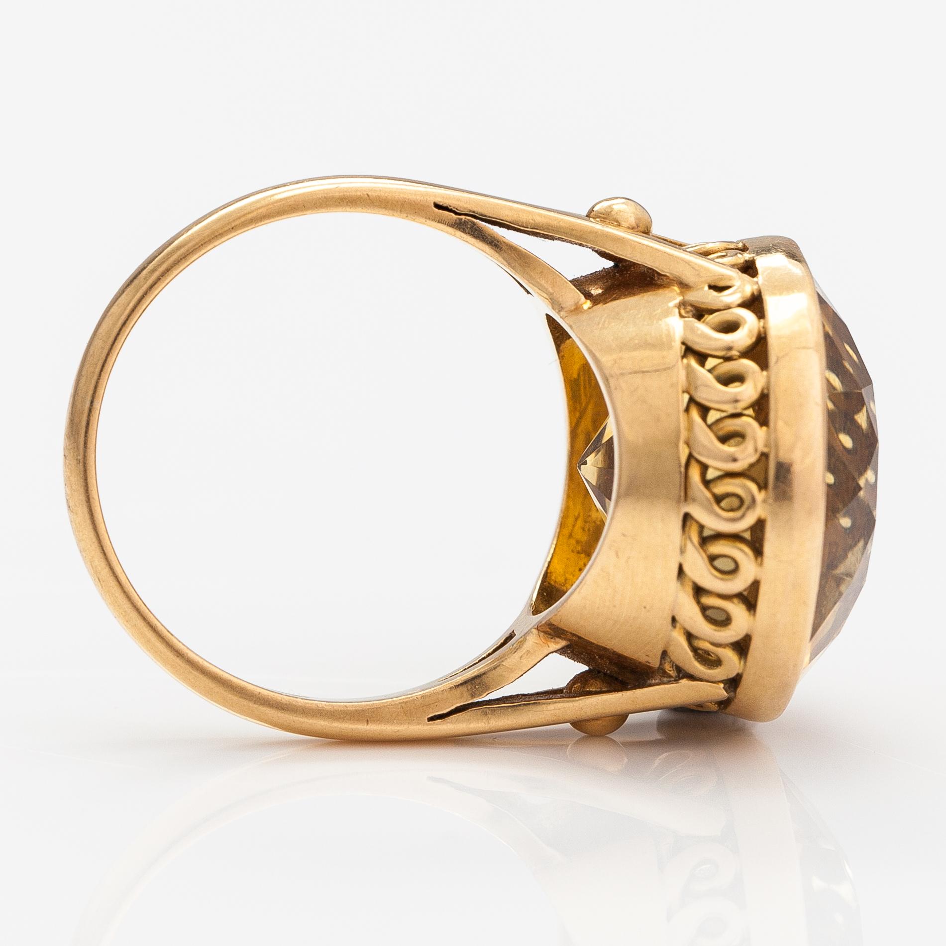 An 18K gold ring with a citrine. E.P. Alholinna, Helsinki 1957.