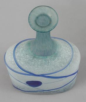 FLASKOR, 2 st, VAS samt SKÅL, glas, Bertil Vallien, Kosta Boda, två signerade delar.