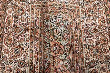 Matta, silke Kashmir, ca 303 x 216 cm.