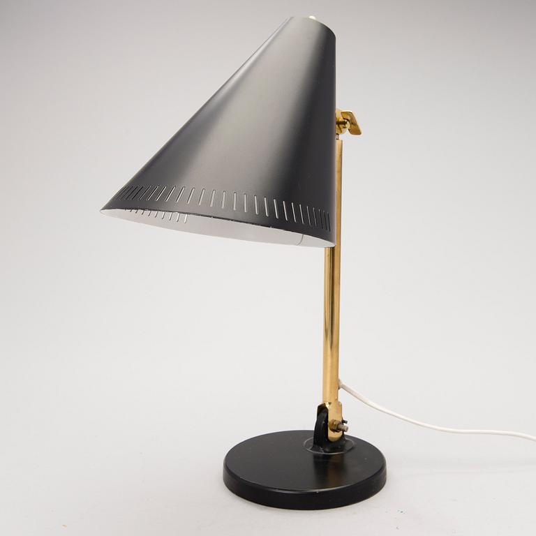 A mid 20th century '9222' table lamp for Idman, Finland.