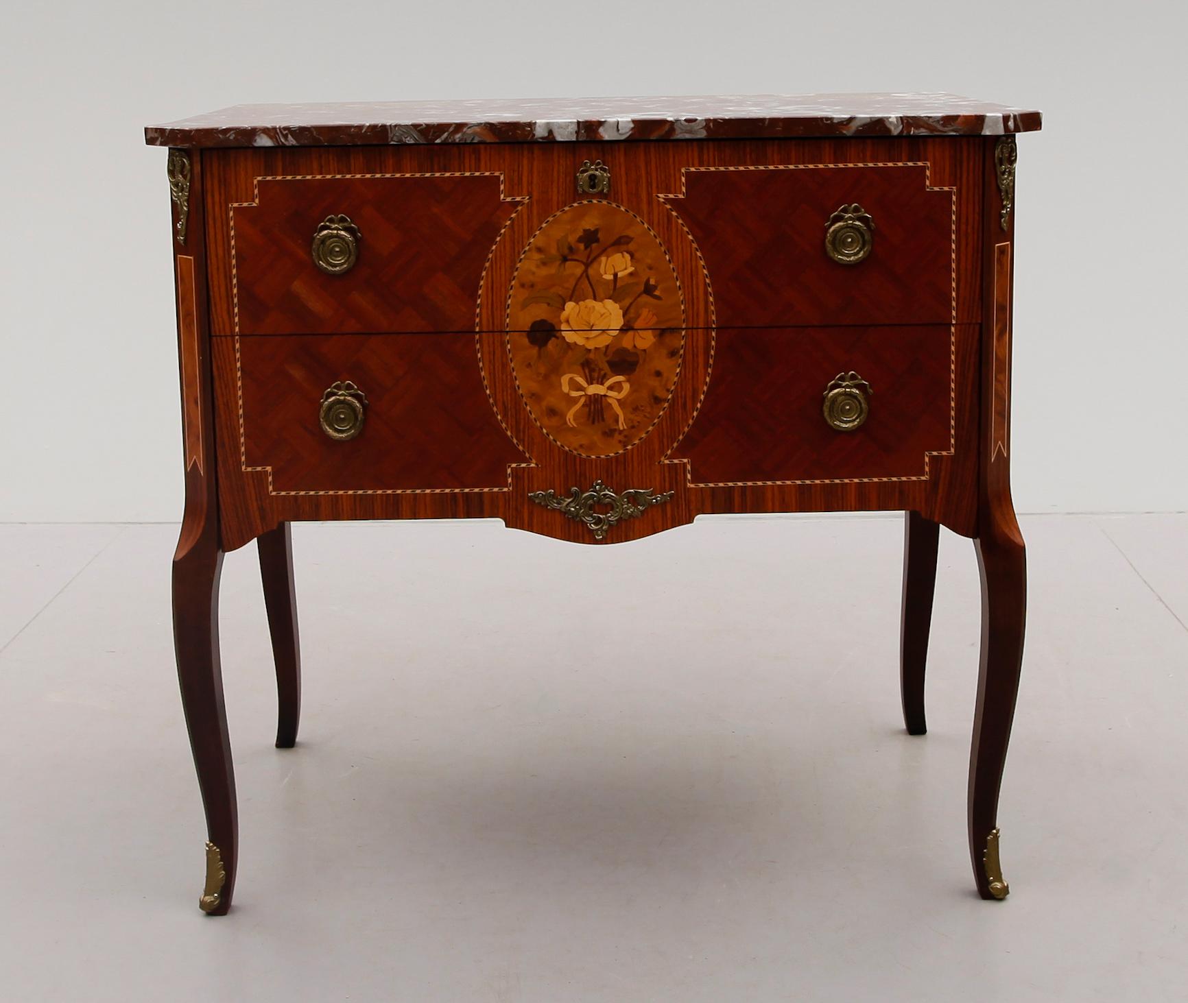 BYRÅ, gustaviansk stil, 1900-talets mitt.