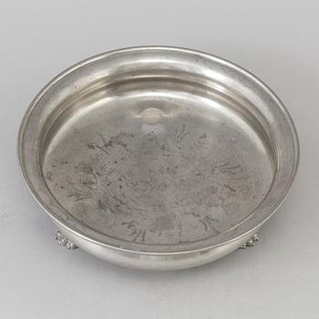 a pewter bowl by Anna Petrus for Firma Svenskt Tenn 1928.