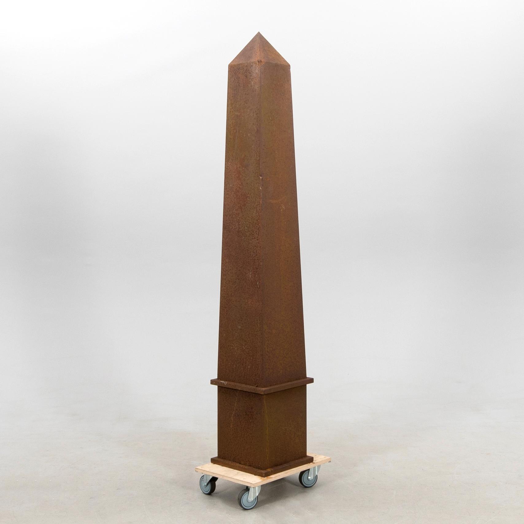 Obelisk modern tillverkning.