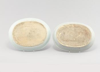 STEKFAT, 2 st, porslin, Kina, 1700-tal.