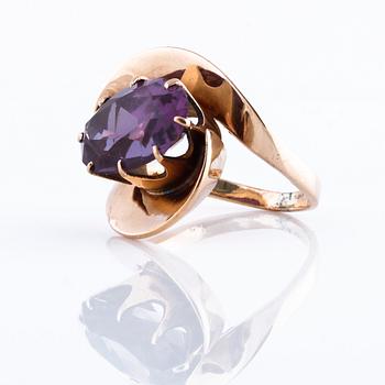 A amethyst ring.