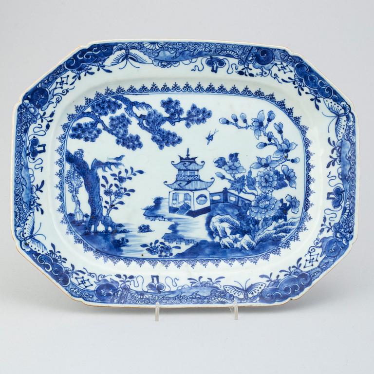 A blue and white tureen with cover, Qing dynasty, Jiaqing and a serving dish, Qianlong (1736-95).