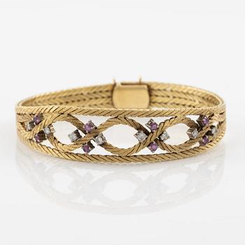 Bracelet 18K gold with rubies and brilliant-cut diamonds.
