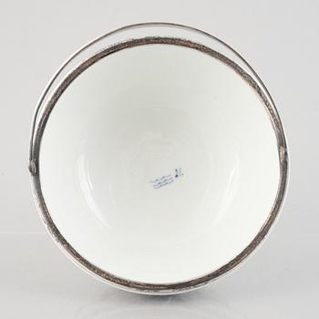 A 'Blue Fluted Half Lace' / 'Musselmalet' bowl with metal fittings, Royal Copenhagen, around 1900.