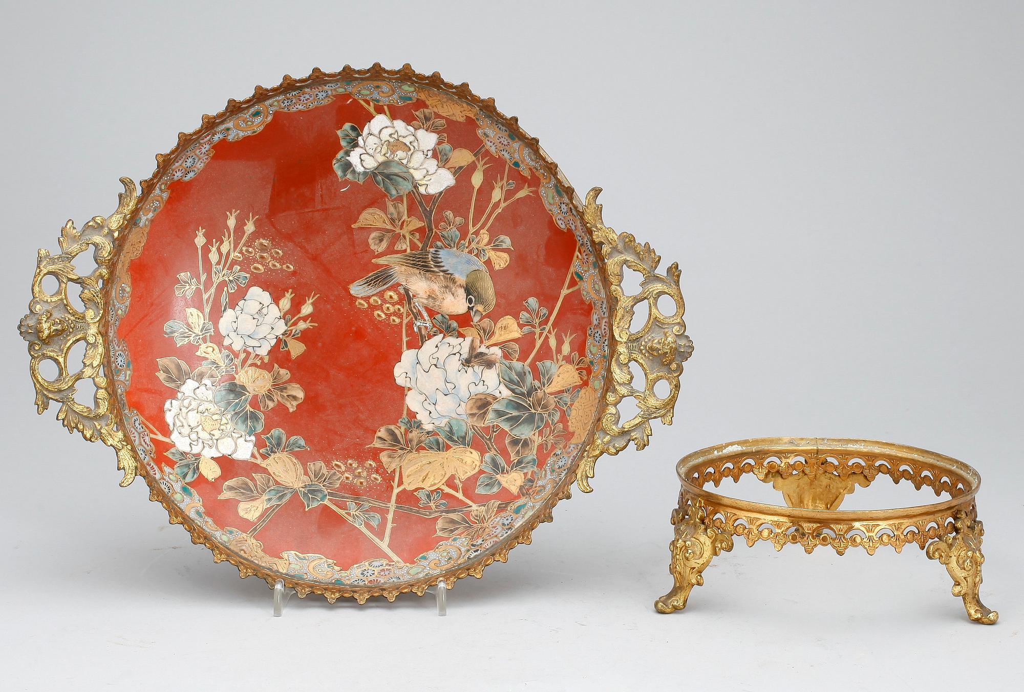 SKÅL PÅ FOT, porslin, Satsuma, Japan, sent 1800-tal.