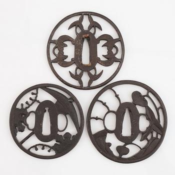 Tsuba, 3 st, Japan, troligen 1700-tal.