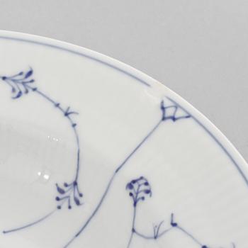 MATSERVIS, 43 delar, porslin, "Musselmalet", Royal Copenhagen, 1900-talets andra hälft.