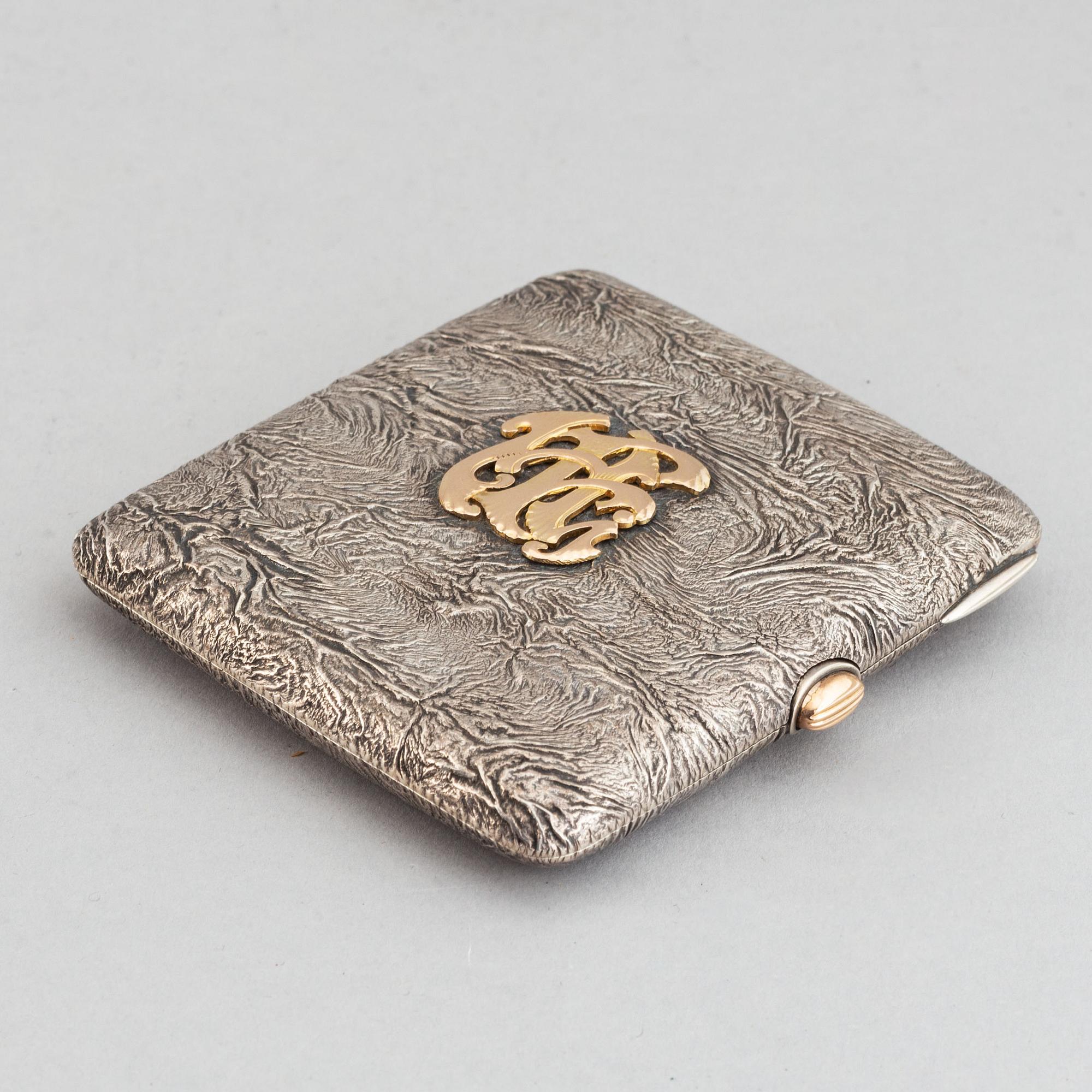 A finnish parcel-gilt silver cigarette case, Turku 1924.
