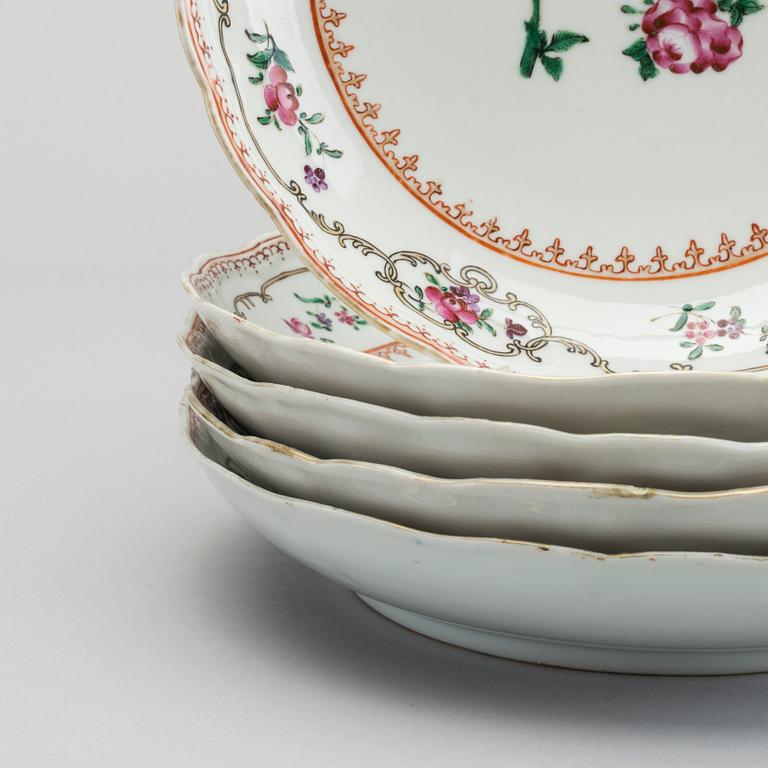 A set of five Chinese porcelain Qianlong plates.