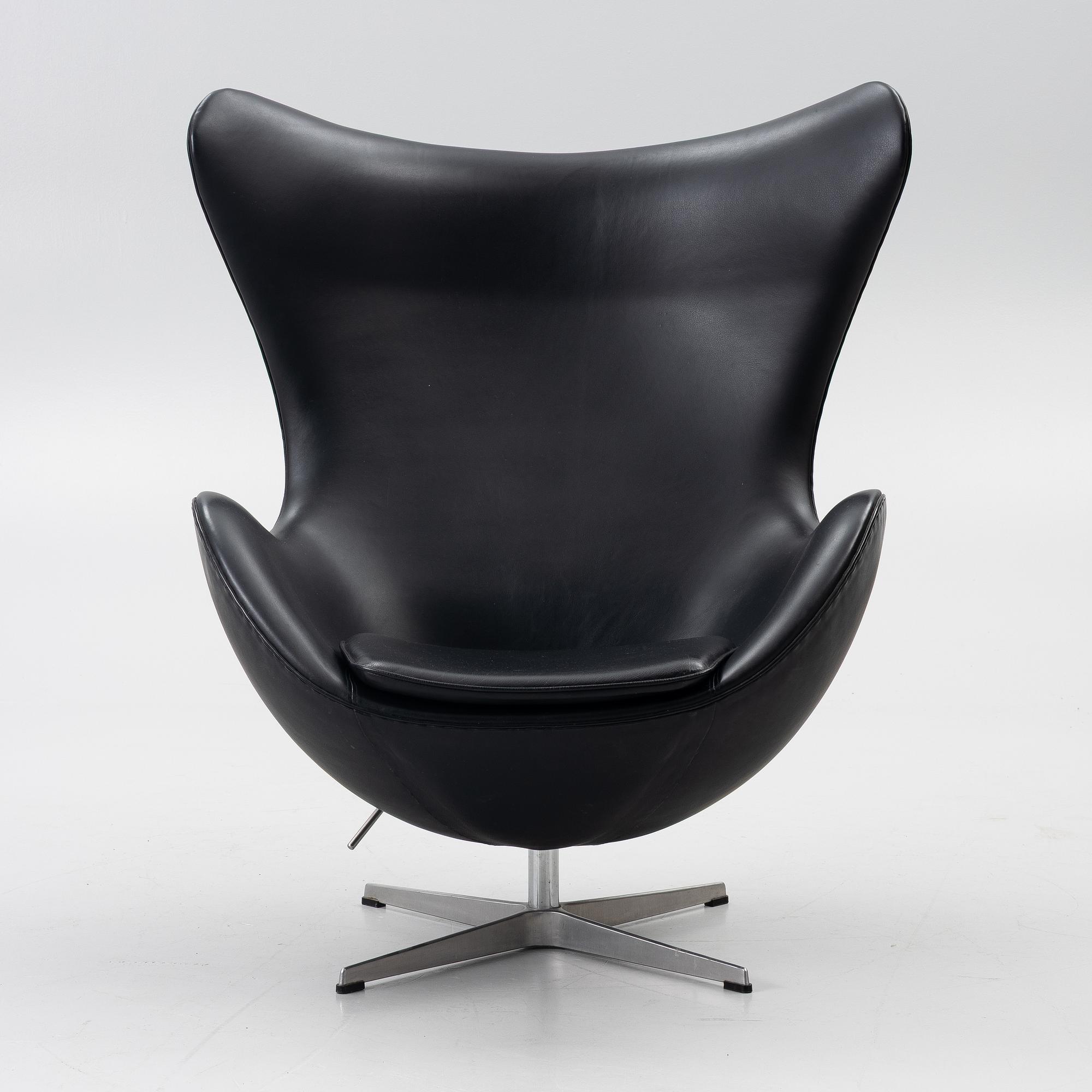Arne Jacobsen, a 'The Egg' armchair, Fritz Hansen, Denmark, late 20th Century.