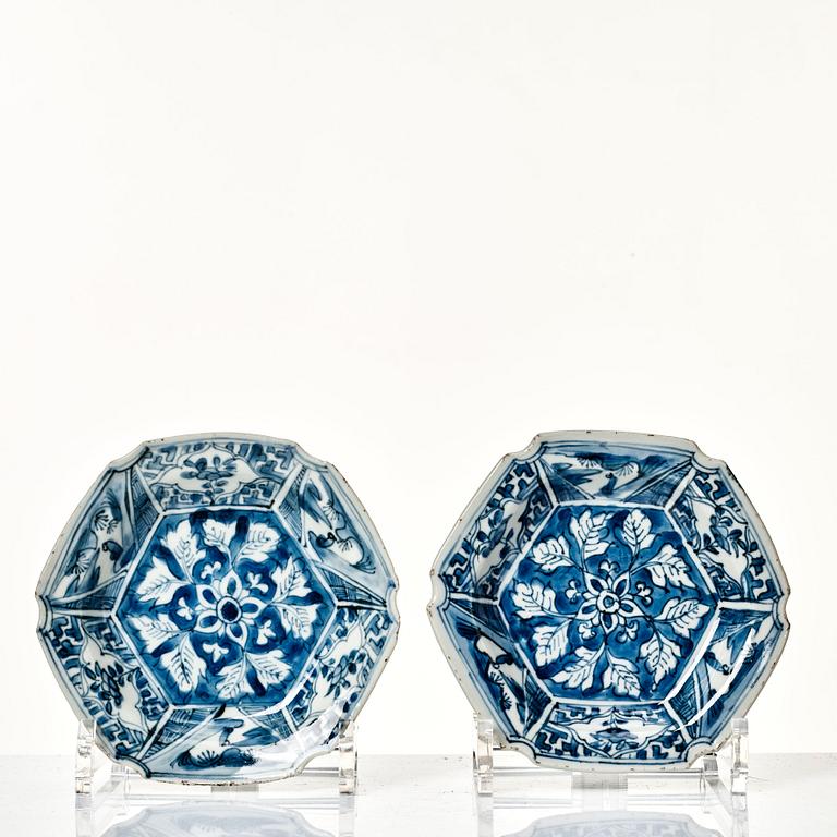 A set of 12 blue and white kraak dishes, Ming dynasty, Wanli (1572-1620).