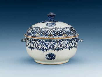 A blue and white tureen and cover, Qing dynasty, 18th Century.