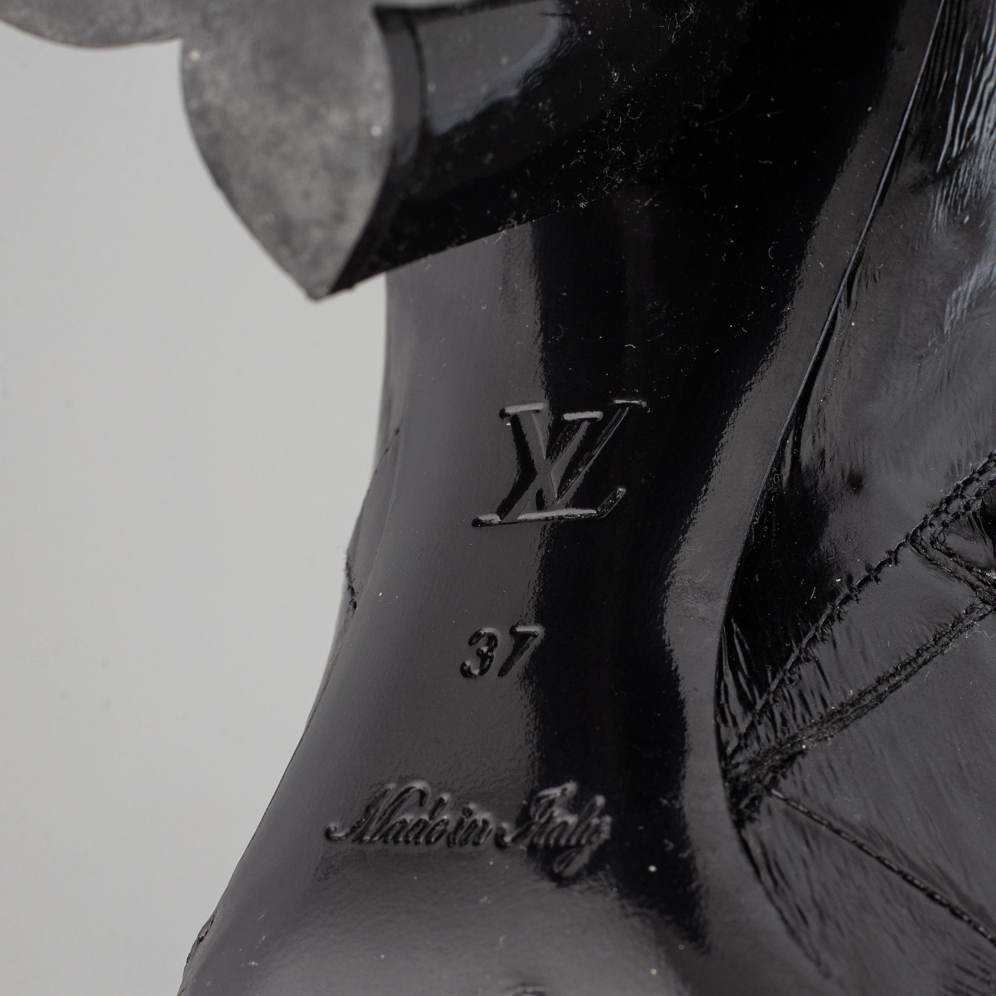 LOUIS VUITTON, a pair of letaher boots, size 37.