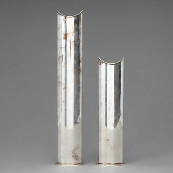 VASER/LJUSSTAKAR, 2 st, nysilver, Lino Sabattini, Italien.