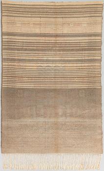 Pia Katerma, ryijy, Kajaanin kaupunginvaakuna. Päivätty 1936. Noin 196x130 cm.