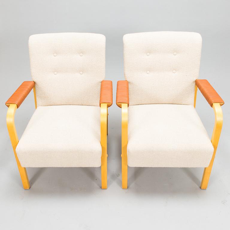 Alvar Aalto, a pair of late 20th century '47' armchairs for Artek.