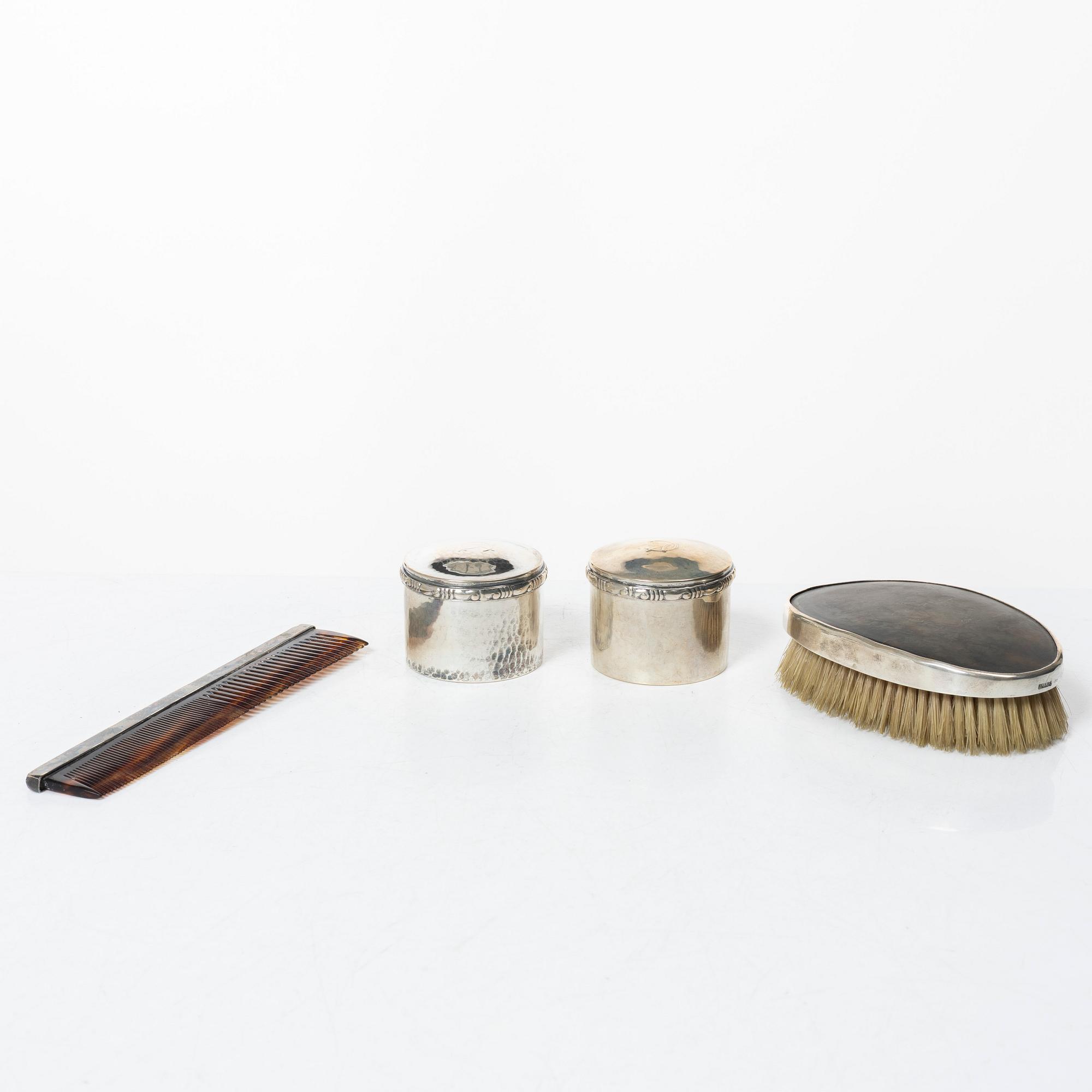 A pair of vanity cases, comb and brush, silver, early 20th century.