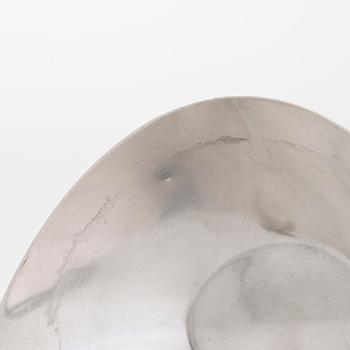 Tapio Wirkkala, two silver bowls, marked TW, Kultakeskus, Hämeenlinna 1960.