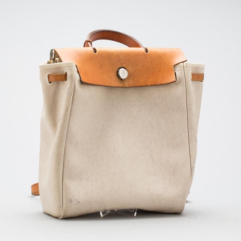 RYGGSÄCK, "Her bag". Hermés.